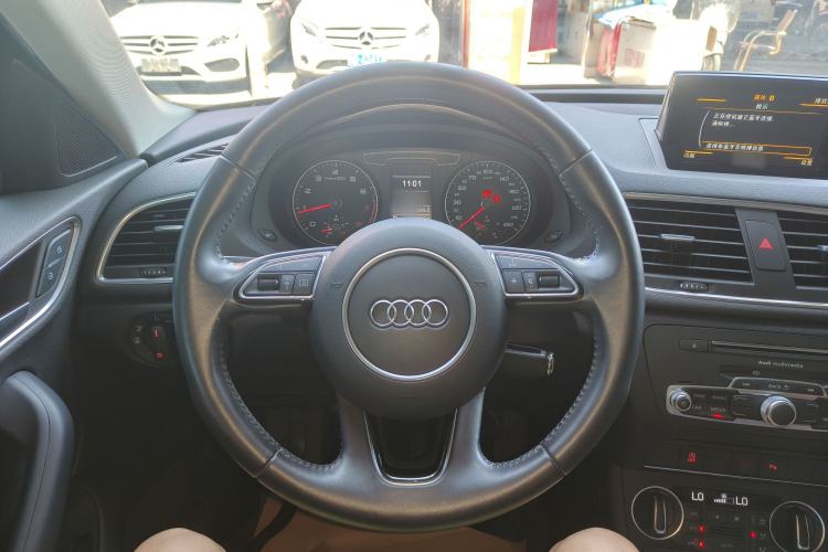 Used Audi Q3 2017 30 TFSI Fashion Model Steering Wheel