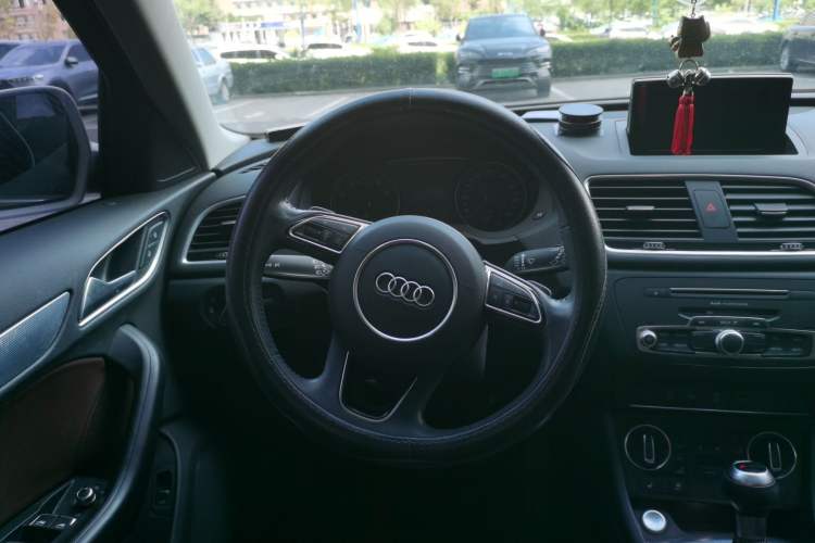 Used Audi Q3 2017 30 TFSI Sport Edition Steering Wheel