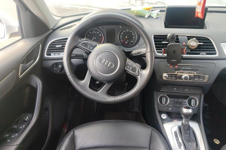Used Audi Q3 2017 30 TFSI Fashion Model Steering Wheel