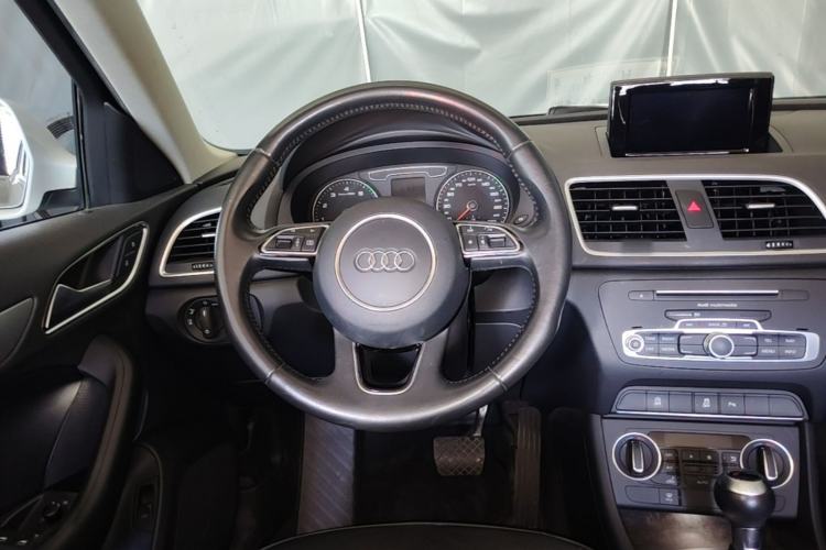 Used Audi Q3 2017 30 TFSI Fashion Model Steering Wheel
