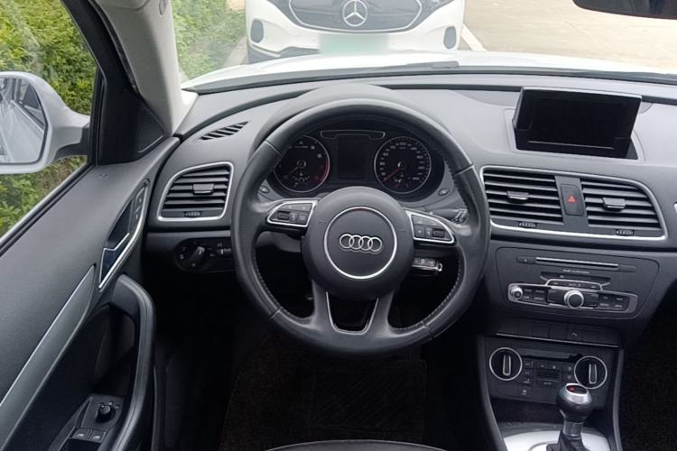 Used Audi Q3 2017 30 TFSI Fashion Model Steering Wheel