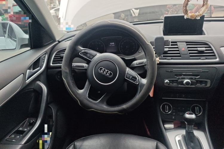 Used Audi Q3 2017 35 TFSI Fashion Model Steering Wheel