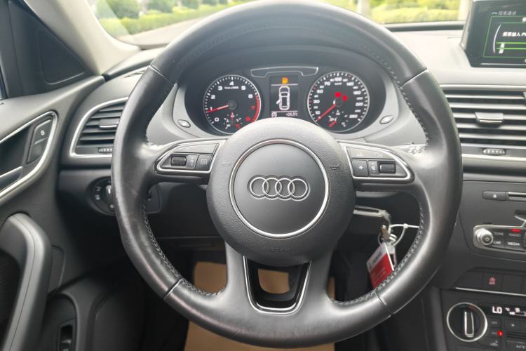 Used Audi Q3 2017 35 TFSI Fashion Model Steering Wheel