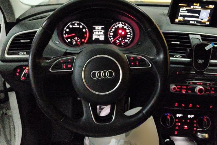 Used Audi Q3 2017 35 TFSI quattro all-wheel drive fashion model Steering Wheel