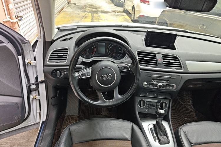 Used Audi Q3 2017 30 TFSI Fashion Model Steering Wheel