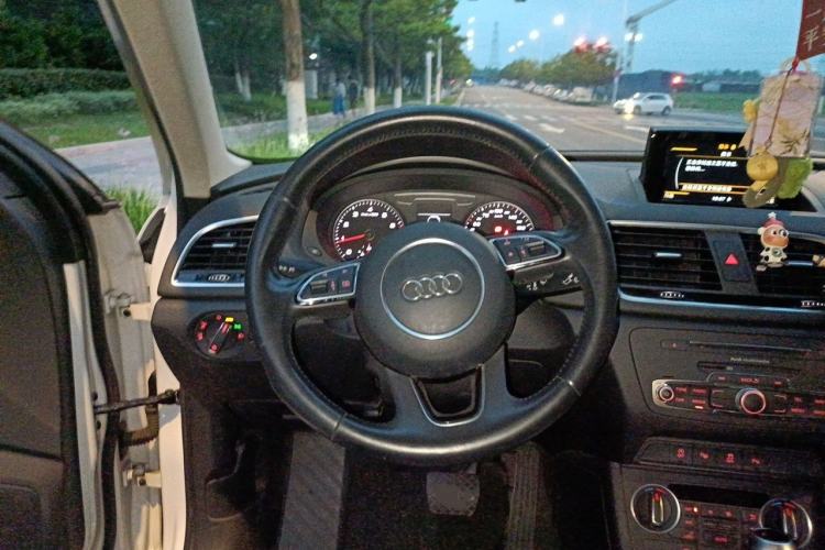 Used Audi Q3 2017 30 TFSI Fashion Model Steering Wheel