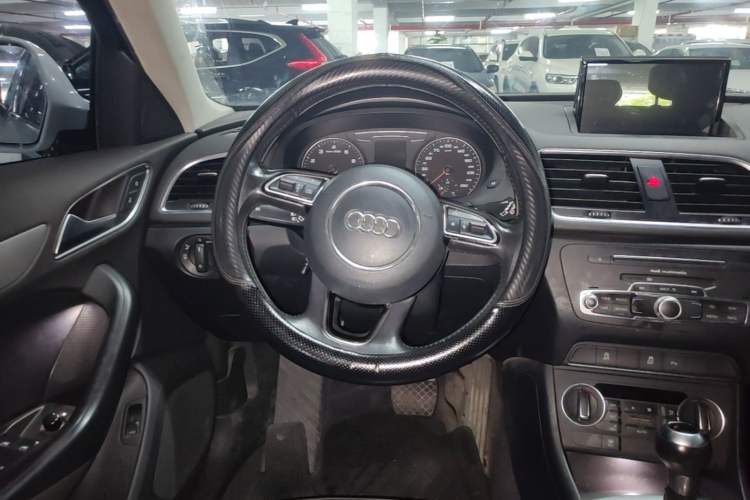 Used Audi Q3 2017 35 TFSI Fashion Model Steering Wheel
