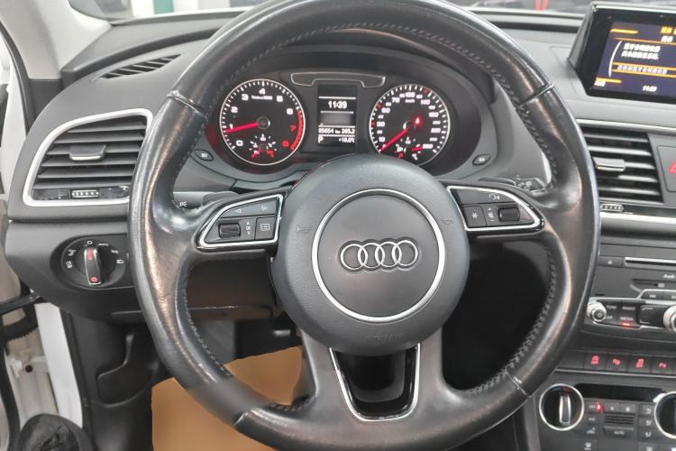 Used Audi Q3 2017 30 TFSI Fashion Model Steering Wheel
