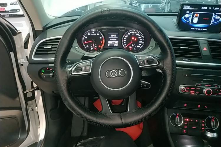 Used Audi Q3 2017 30 TFSI Fashion Model Steering Wheel