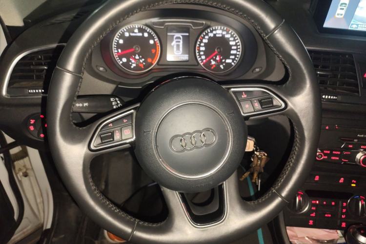 Used Audi Q3 2017 35 TFSI Fashion Model Steering Wheel