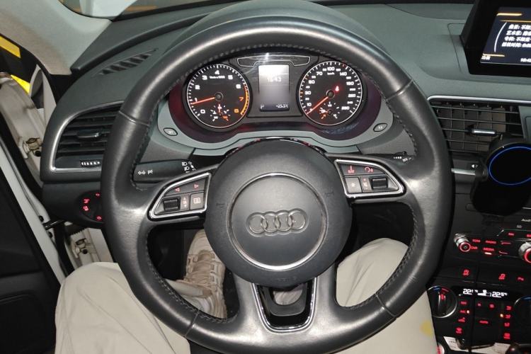 Used Audi Q3 2017 30 TFSI Fashion Model Steering Wheel
