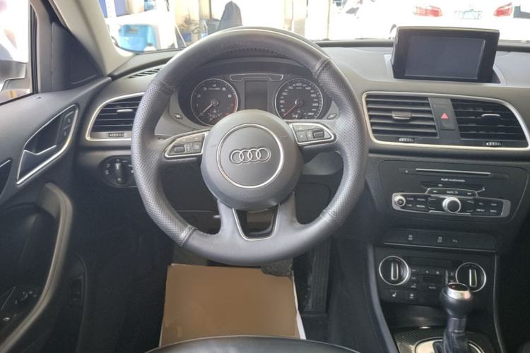 Used Audi Q3 2017 35 TFSI Fashion Model Steering Wheel