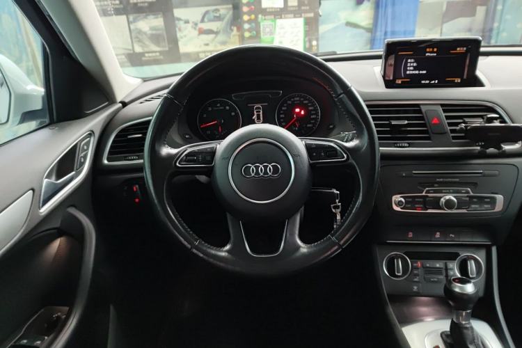Used Audi Q3 2017 30 TFSI Fashion Model Steering Wheel