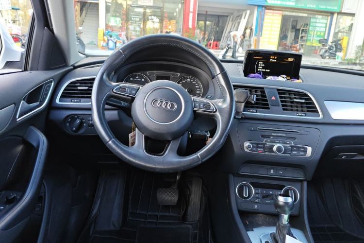 Used Audi Q3 2017 30 TFSI Fashion Model Steering Wheel