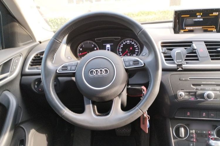 Used Audi Q3 2017 30 TFSI Fashion Model Steering Wheel