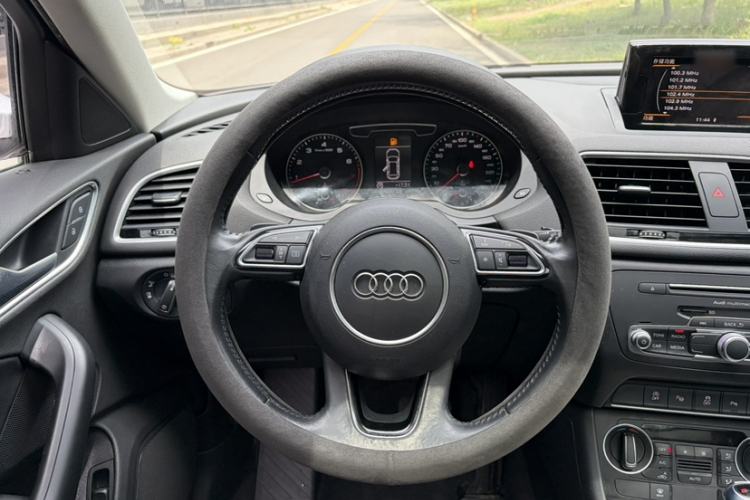 Used Audi Q3 2017 30 TFSI Fashion Model Steering Wheel