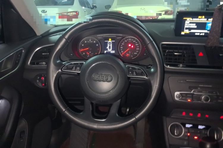 Used Audi Q3 2017 35 TFSI quattro all-wheel drive fashion model Steering Wheel