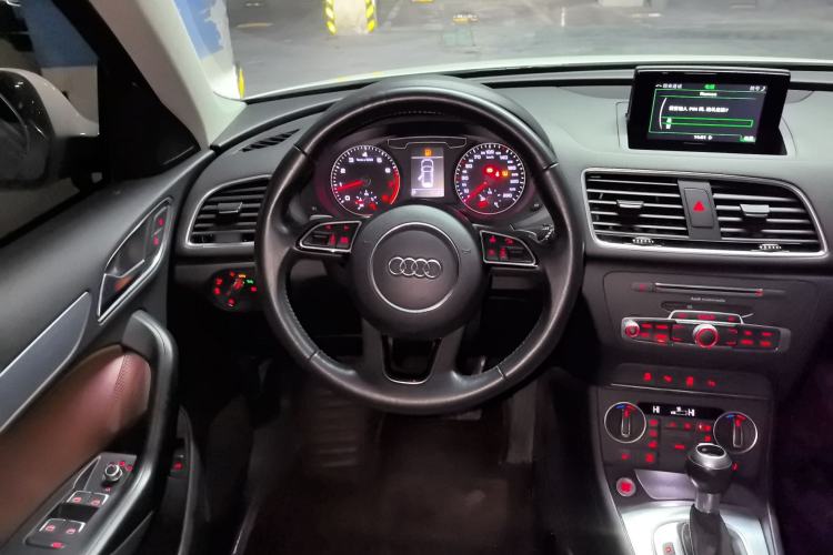 Used Audi Q3 2017 30 TFSI Fashion Model Steering Wheel