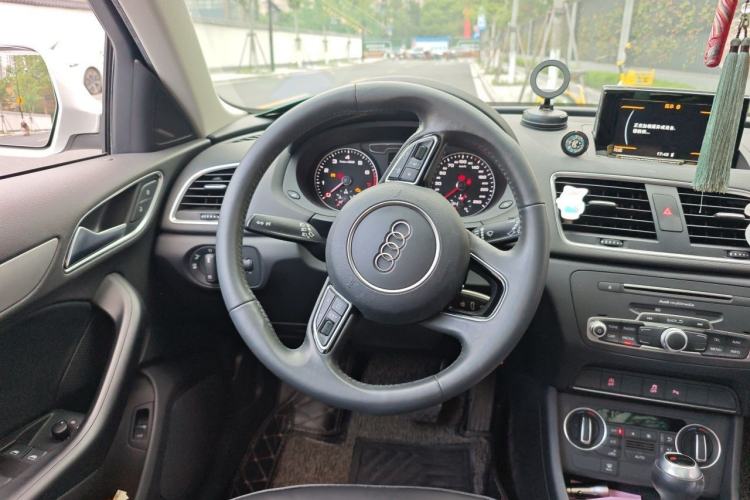 Used Audi Q3 2017 30 TFSI Fashion Model Steering Wheel