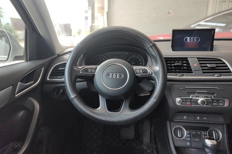 Used Audi Q3 2017 35 TFSI Fashion Model Steering Wheel