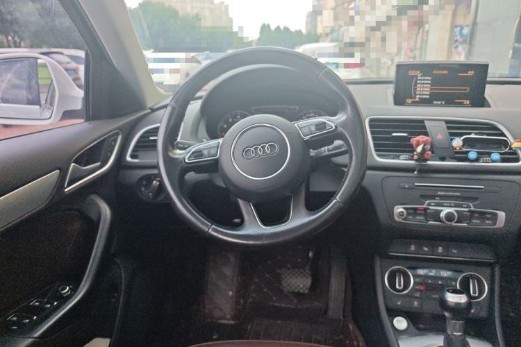 Used Audi Q3 2017 30 TFSI Fashion Model Steering Wheel