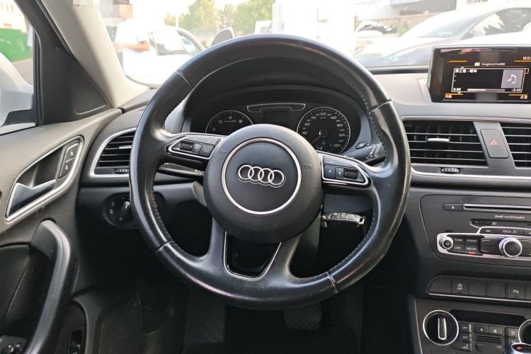 Used Audi Q3 2017 30 TFSI Fashion Model Steering Wheel