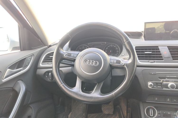 Used Audi Q3 2017 35 TFSI Fashion Model Steering Wheel