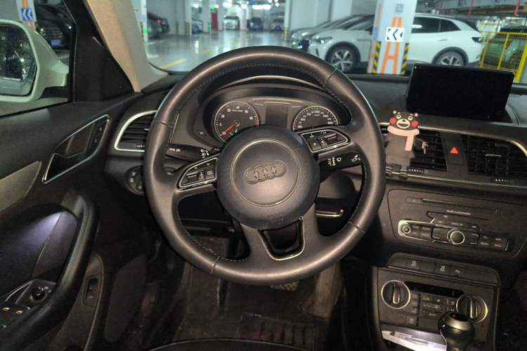 Used Audi Q3 2017 35 TFSI Fashion Model Steering Wheel