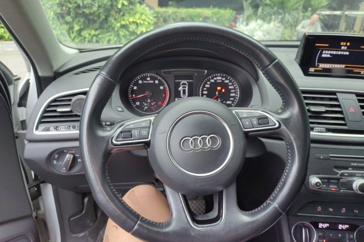 Used Audi Q3 2017 30 TFSI Fashion Model Steering Wheel