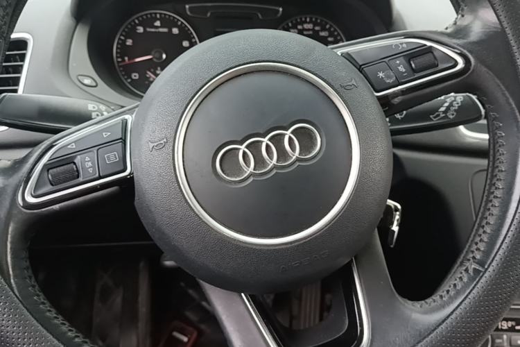 Used Audi Q3 2017 30 TFSI Fashion Model Steering Wheel
