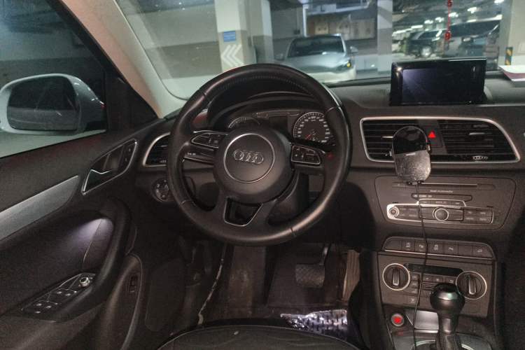 Used Audi Q3 2017 35 TFSI quattro all-wheel drive fashion model Steering Wheel