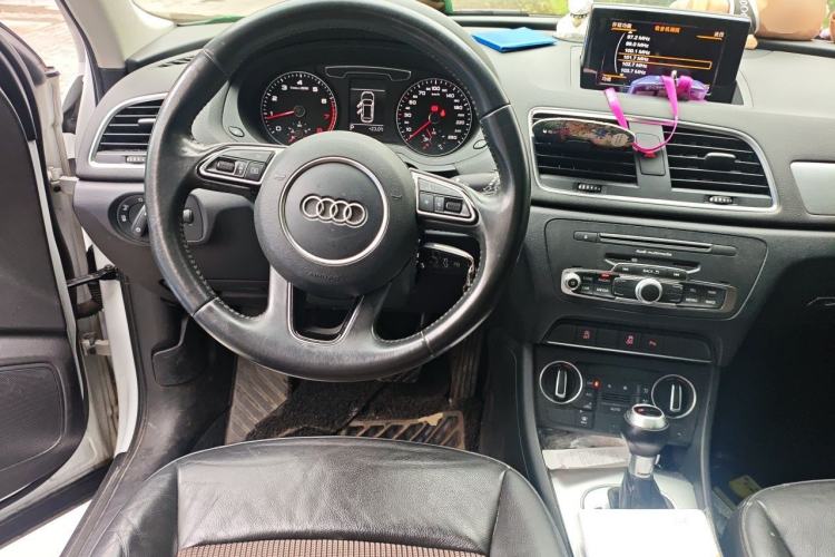 Used Audi Q3 2017 30 TFSI Fashion Model Steering Wheel