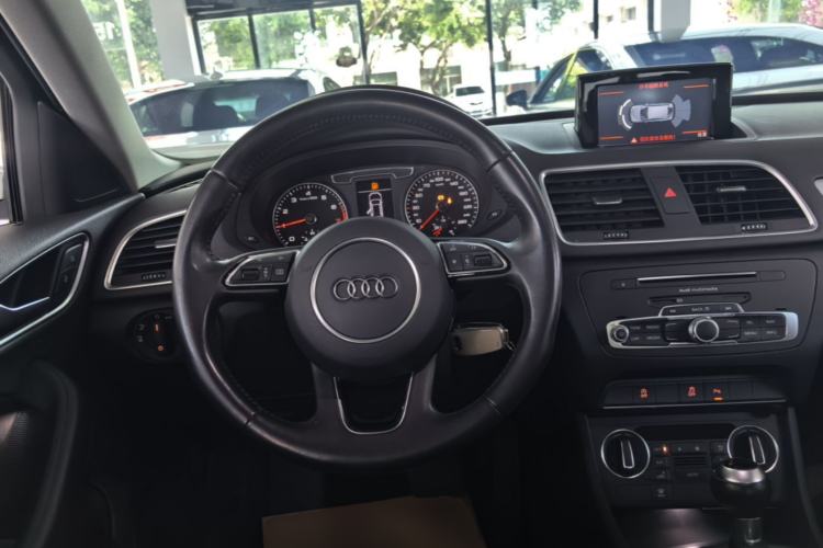 Used Audi Q3 2017 35 TFSI Fashion Model Steering Wheel