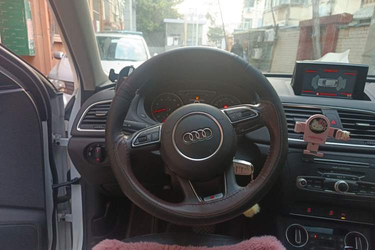 Used Audi Q3 2017 30 TFSI Fashion Model Steering Wheel