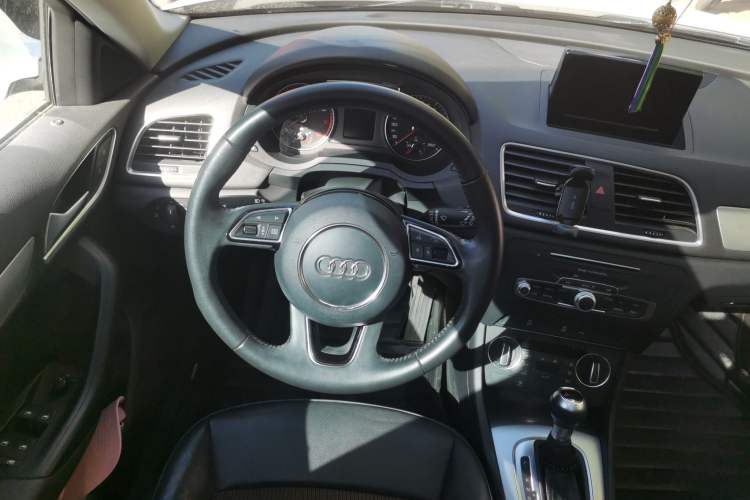 Used Audi Q3 2017 30 TFSI Fashion Model Steering Wheel