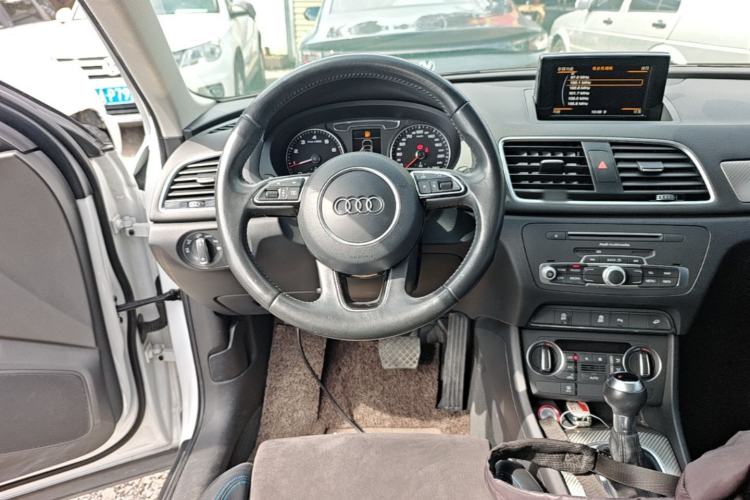 Used Audi Q3 2017 40 TFSI quattro all-wheel-drive sport model Steering Wheel