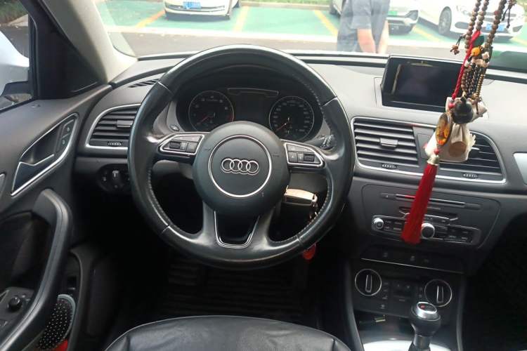 Used Audi Q3 2017 35 TFSI Fashion Model Steering Wheel