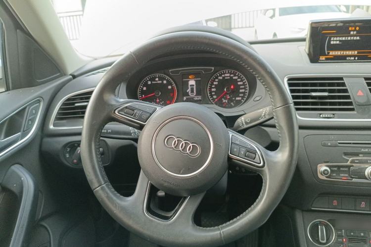 Used Audi Q3 2017 30 TFSI Fashion Model Steering Wheel