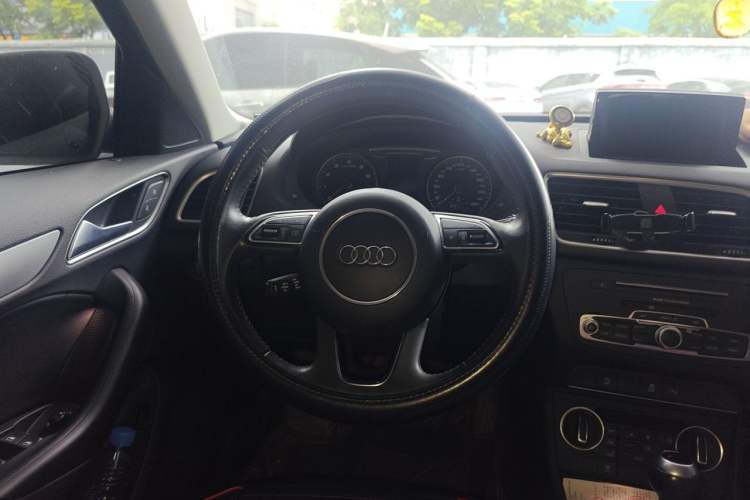 Used Audi Q3 2017 30 TFSI Fashion Model Steering Wheel