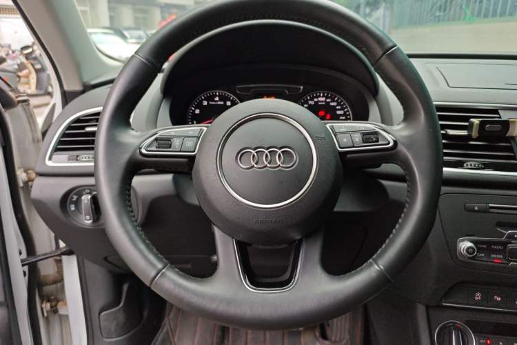 Used Audi Q3 2017 35 TFSI quattro all-wheel drive fashion model Steering Wheel