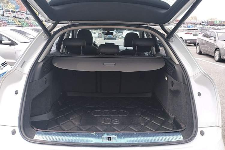 Used Audi Q3 2017 30 TFSI Fashion Model Trunk