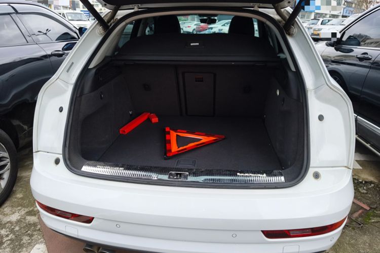 Used Audi Q3 2017 30 TFSI Fashion Model Trunk