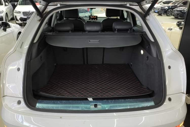 Used Audi Q3 2017 30 TFSI Fashion Model Trunk