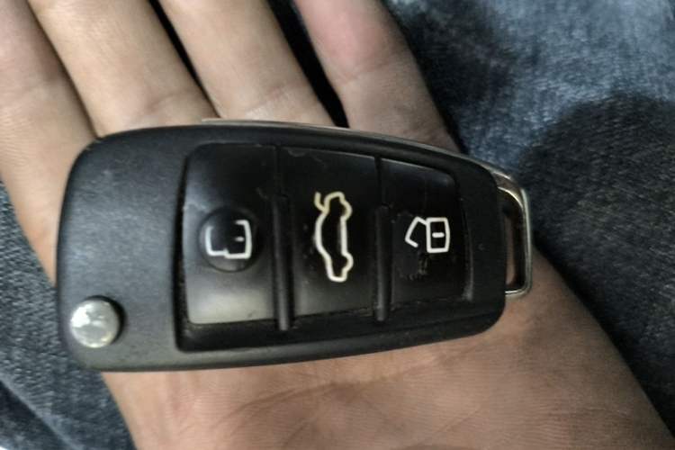 Used Audi Q3 2017 35 TFSI Fashion Model Vehicle Key