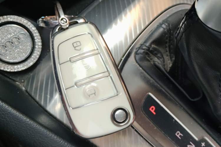 Used Audi Q3 2017 40 TFSI quattro all-wheel-drive sport model Vehicle Key