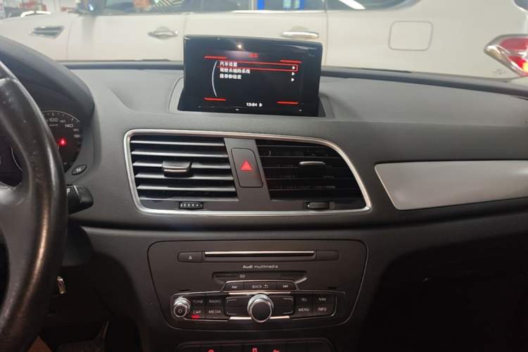 Used Audi Q3 2017 35 TFSI Fashion Model Audio And AC Panel