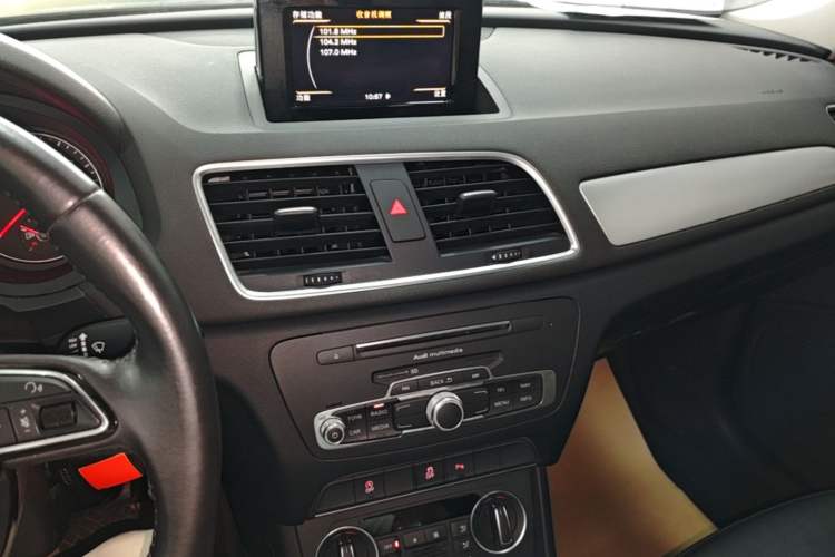 Used Audi Q3 2017 35 TFSI Fashion Model Audio And AC Panel