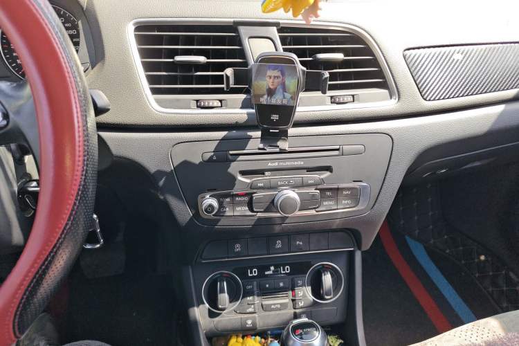 Used Audi Q3 2017 30 TFSI Fashion Model Audio And AC Panel