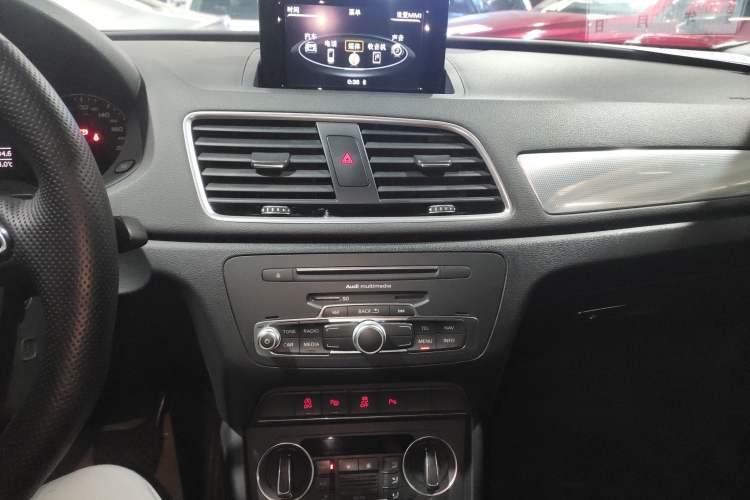 Used Audi Q3 2017 30 TFSI Fashion Model Audio And AC Panel