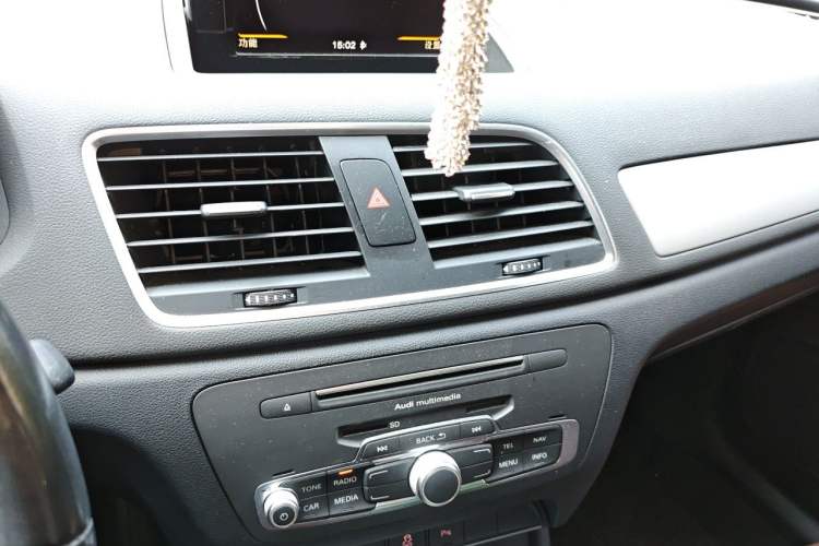 Used Audi Q3 2017 30 TFSI Fashion Model Audio And AC Panel
